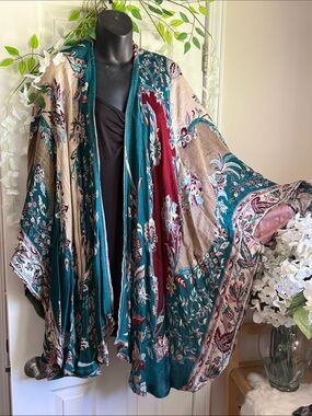 Baba One-Size Floral Knit Shawl Cape in Green and Burgundy. Fantastic Piece!!!